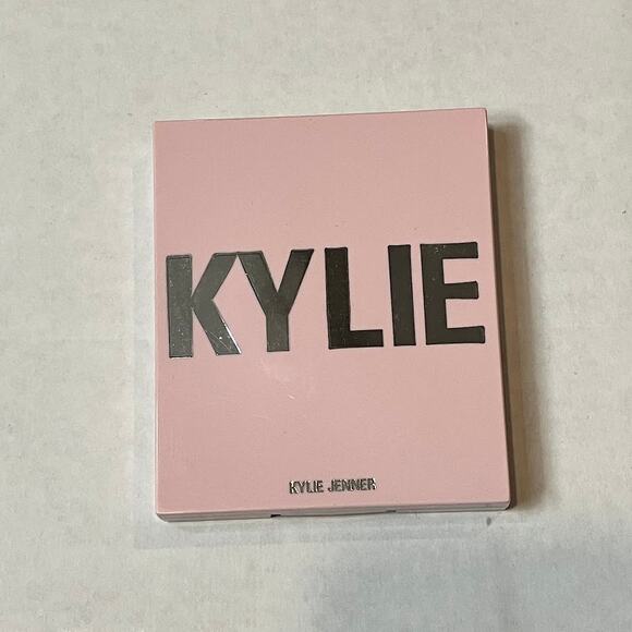 Kylie Cosmetics Pressed Illuminating Powder PRINCESS PLEASE Original Formula NOS - Picture 4 of 4